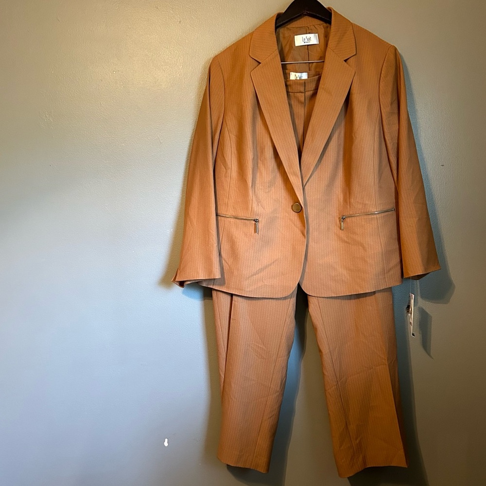 Le Suit Women's Tan Blazer & Pants Suit